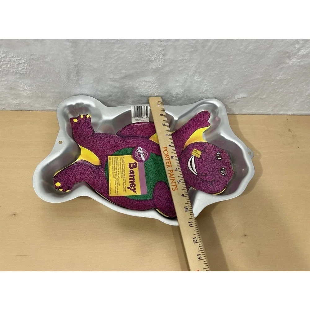 Wilton Barney the‎ Dinosaur Character Cake Pan Mold Birthday Party Vintage 1993